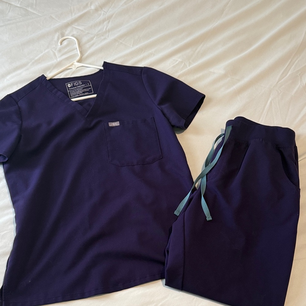 Figs Deep Purple Scrub Set